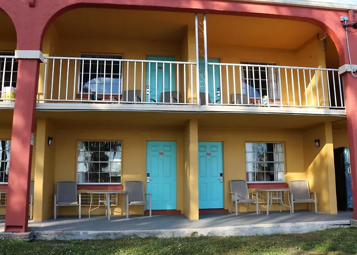 Motel: Howard Johnson By Wyndham Lake Front Park Kissimmee