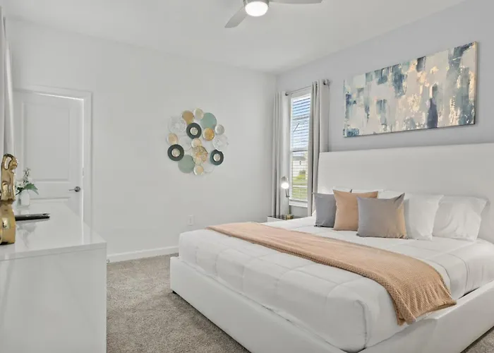 Wonderful Villas 18 Minutes Away From Disney!