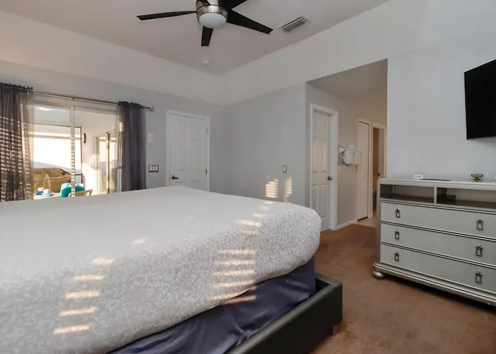 Sunny South Facing Pool With Hot Tub And Lake View Near Disney